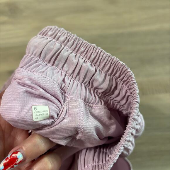Lululemon Hotty Hot Low-Rise Lined Short 2.5" Pink Women Size 6 - Picture 3 of 5